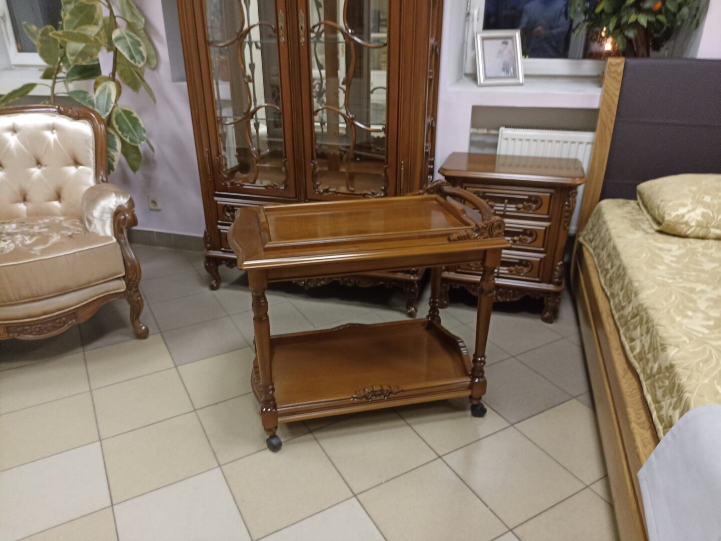 Сервировочный столик Клеопатра